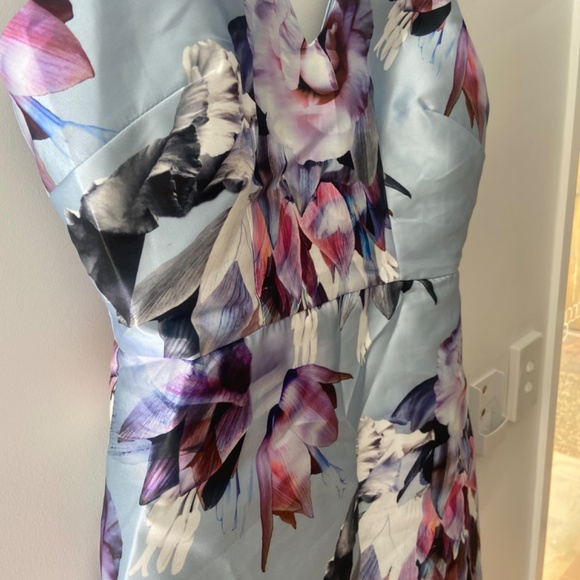 Satin floral mini dress - Picture 2 of 3